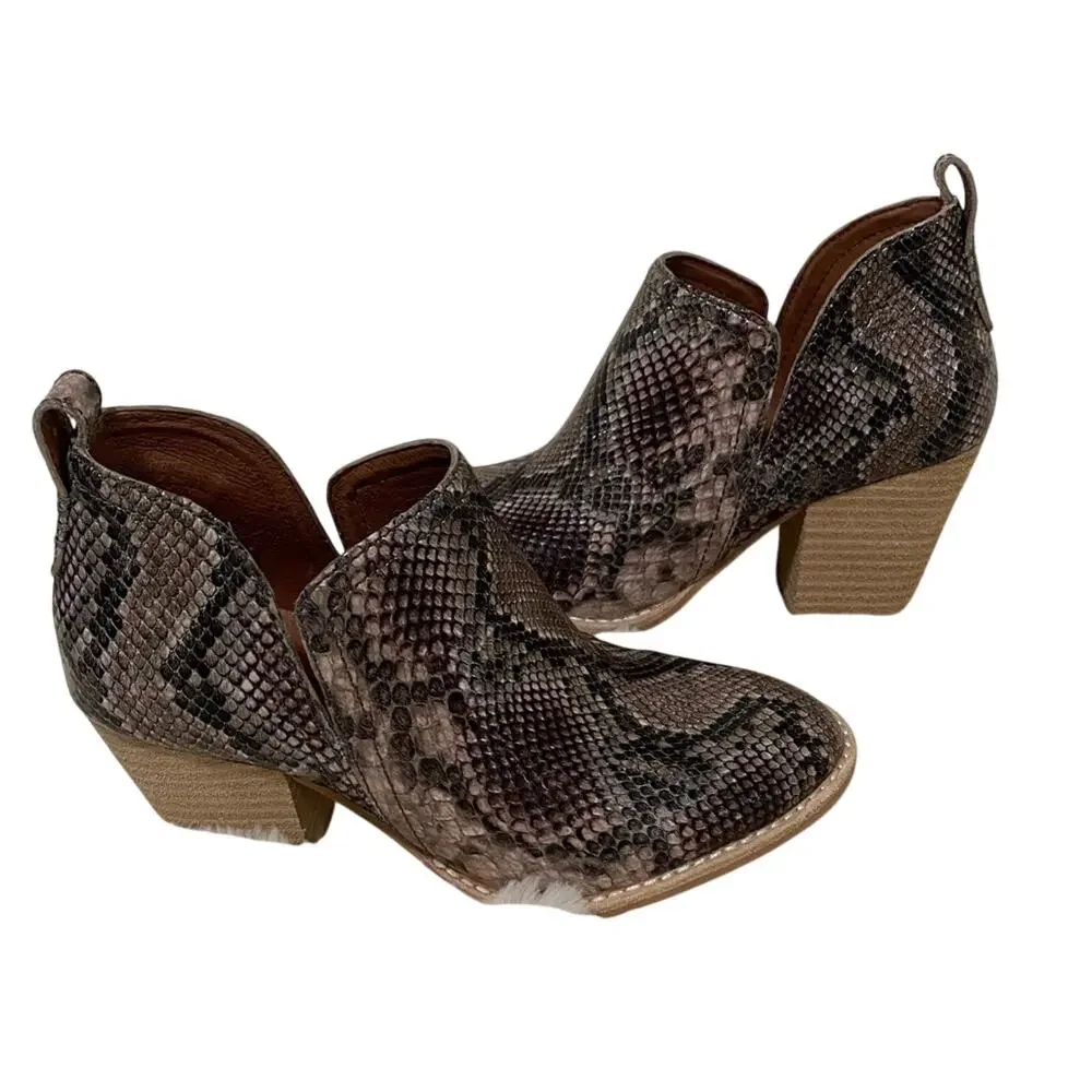 Jeffrey Campbell Rosalee Ankle Booties Size 6 NWT